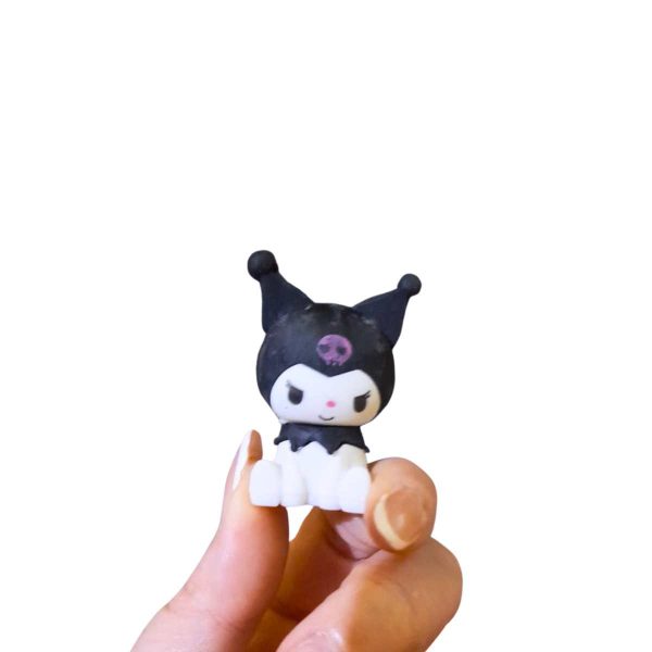Mini-Borracha-Kuromi-3-D-A-fofura-da-Sanrio-em-suas-m-os-2.jpg Mini-Borracha-Kuromi-3-D-A-fofura-da-Sanrio-em-suas-m-os-2.jpg