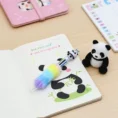 Caneta-6-Cores-com-Pom-Pom-de-Panda-1-1.png