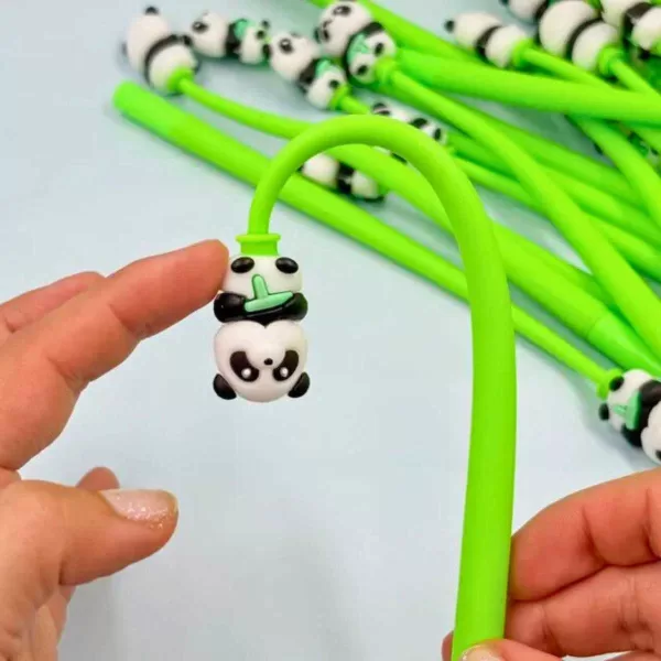 Caneta-Flex-vel-Dan-ante-Panda-A-fofura-que-escreve-e-te-diverte-3.jpg Caneta-Flex-vel-Dan-ante-Panda-A-fofura-que-escreve-e-te-diverte-3.jpg